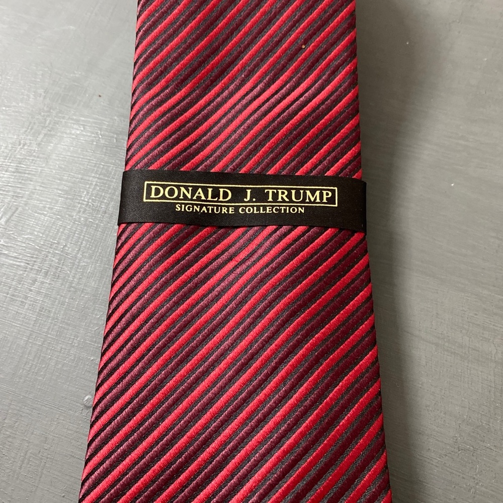 NWT Donald J Trump Signature Tie